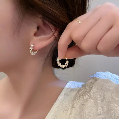 Elegant round pearl earrings with inlays Unique Joyas